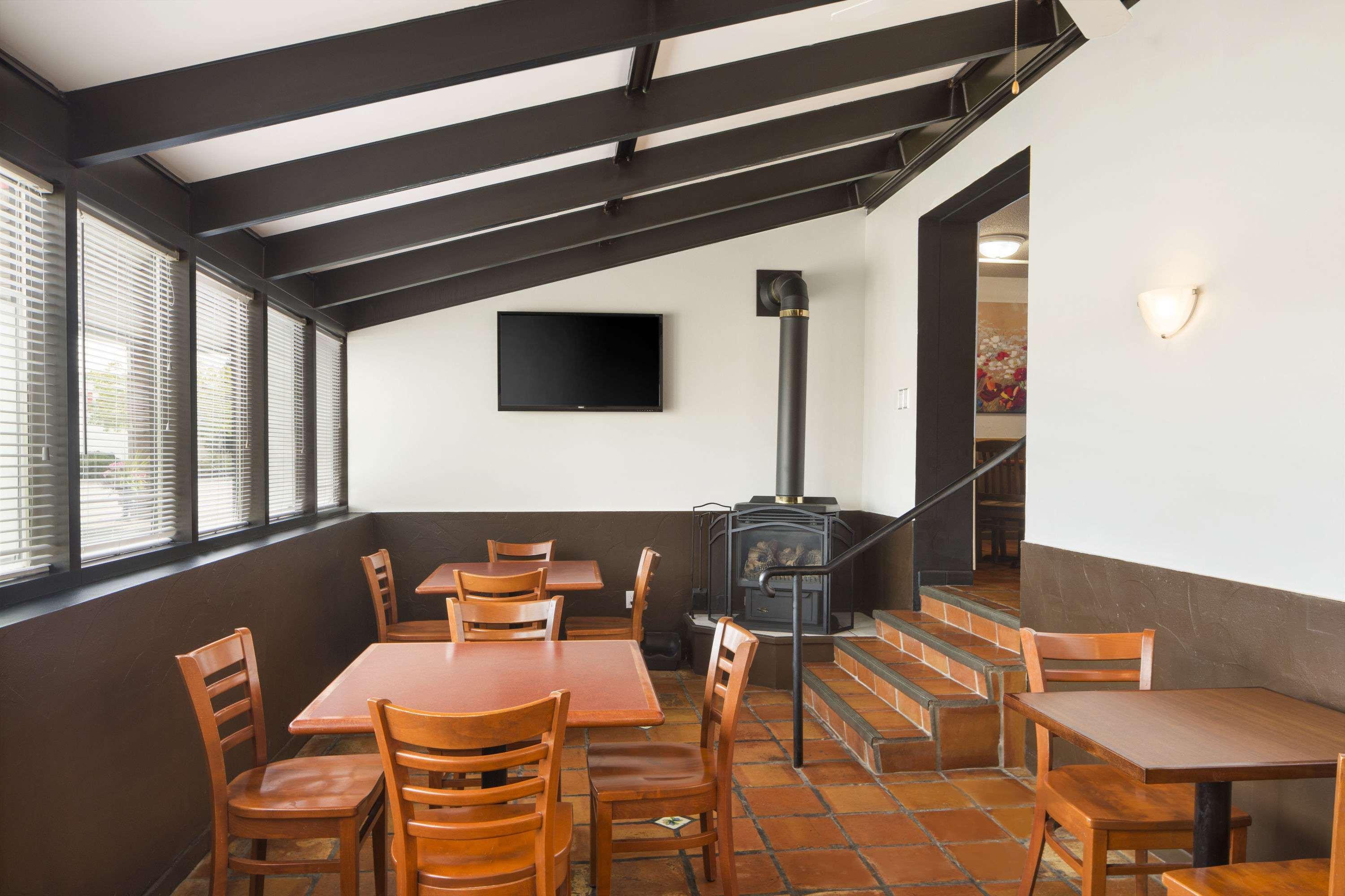 Days Inn By Wyndham בראנטפורד מראה חיצוני תמונה